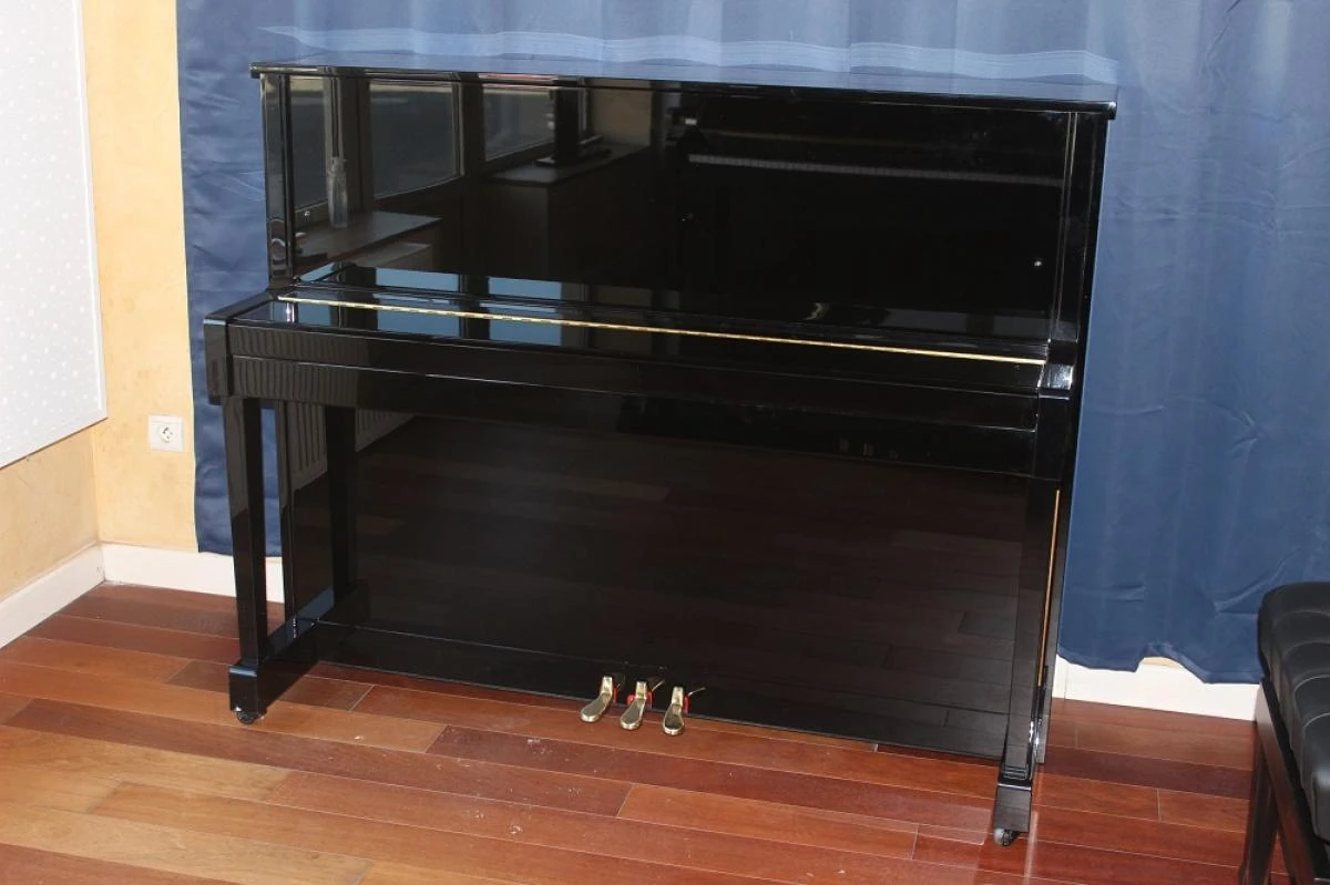 Kawai_K-25_laqué_noir