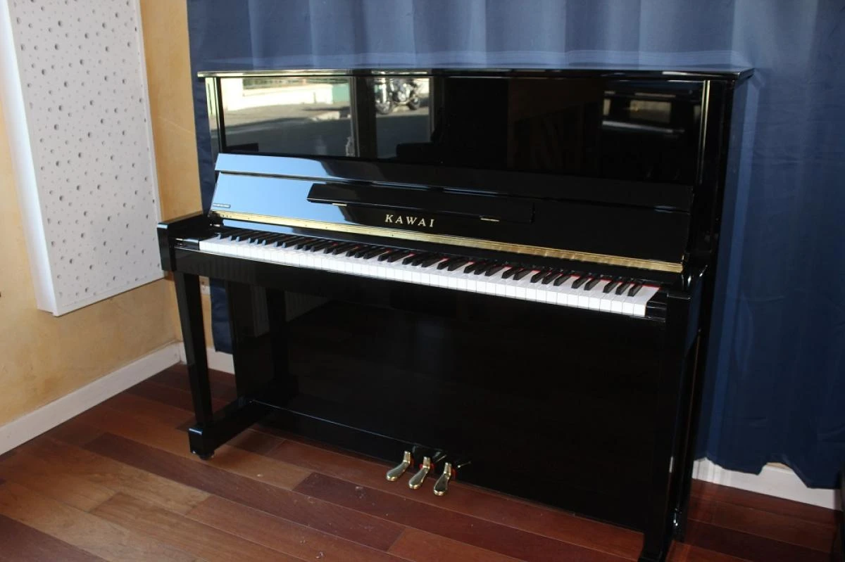 Kawai_K-25_laqué_noir