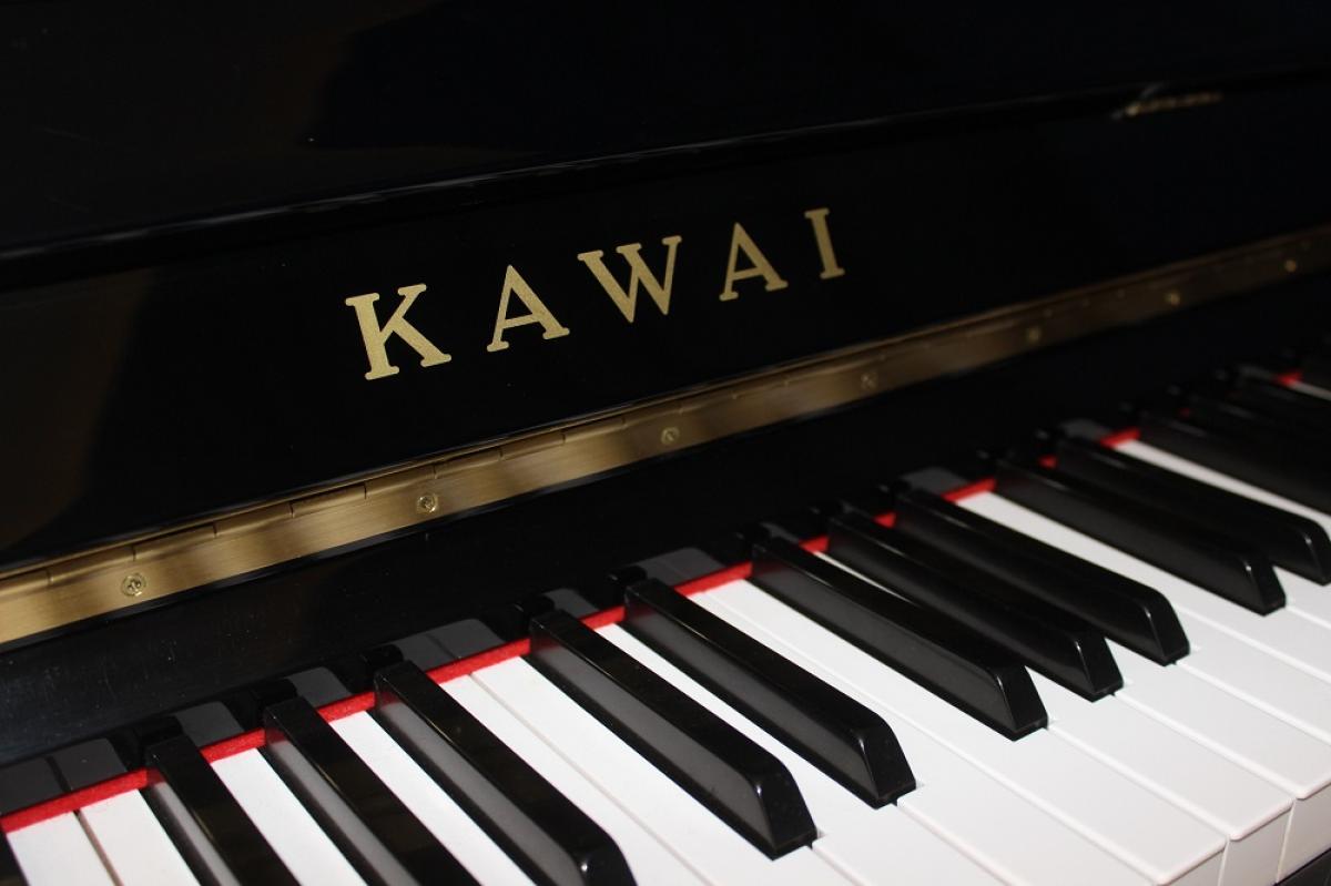 Kawai_K-25_laqué_noir