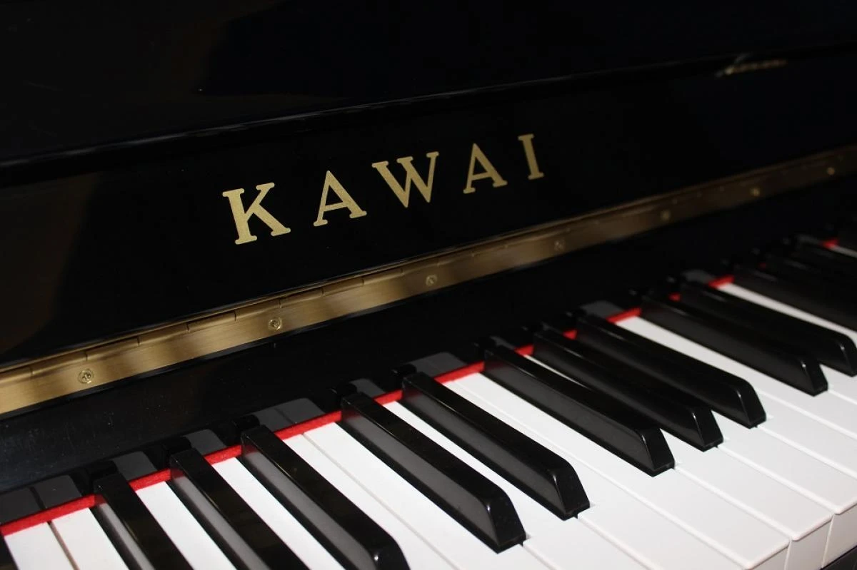 Kawai_K-25_laqué_noir